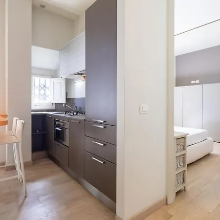 Small & Charming 1-Br Apt-2